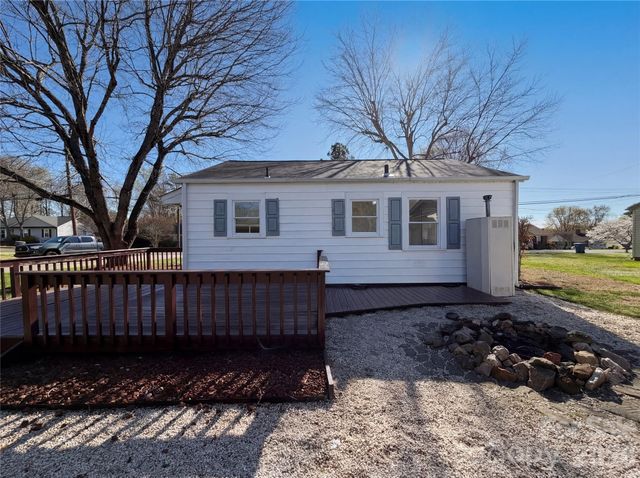 1433 Midlake Road, Kannapolis, NC 28083