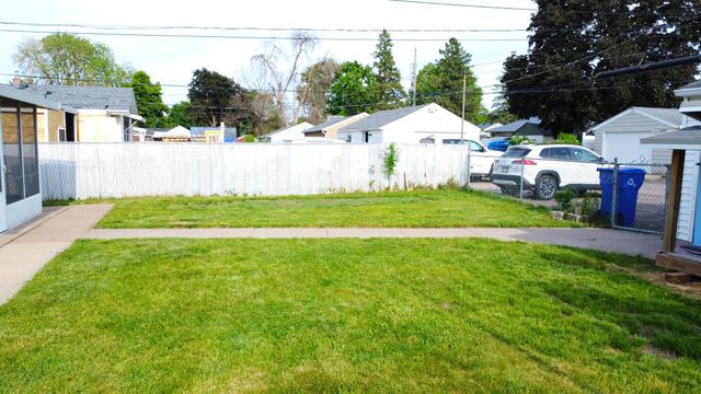 1640 Montana Avenue E, Saint Paul, MN 55106