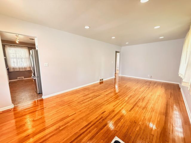 1640 Montana Avenue E, Saint Paul, MN 55106