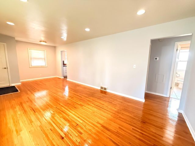 1640 Montana Avenue E, Saint Paul, MN 55106