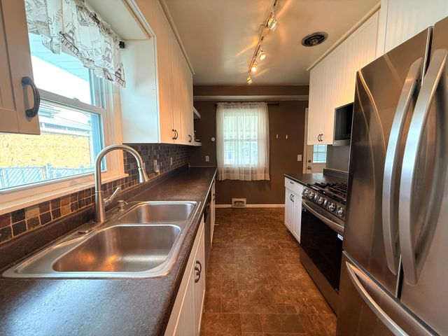 1640 Montana Avenue E, Saint Paul, MN 55106