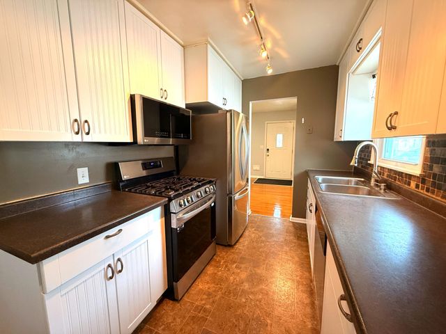 1640 Montana Avenue E, Saint Paul, MN 55106