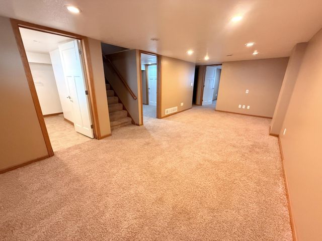 1640 Montana Avenue E, Saint Paul, MN 55106