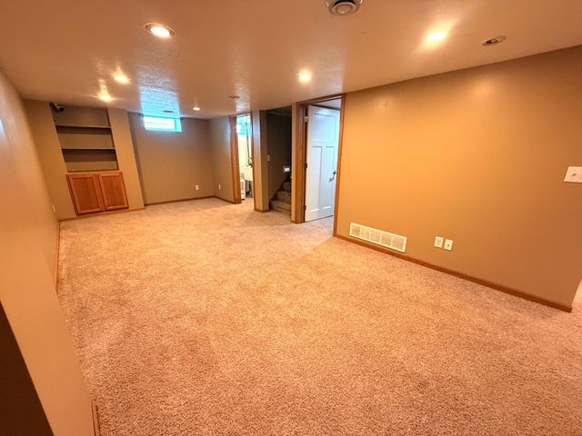 1640 Montana Avenue E, Saint Paul, MN 55106