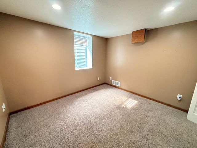 1640 Montana Avenue E, Saint Paul, MN 55106