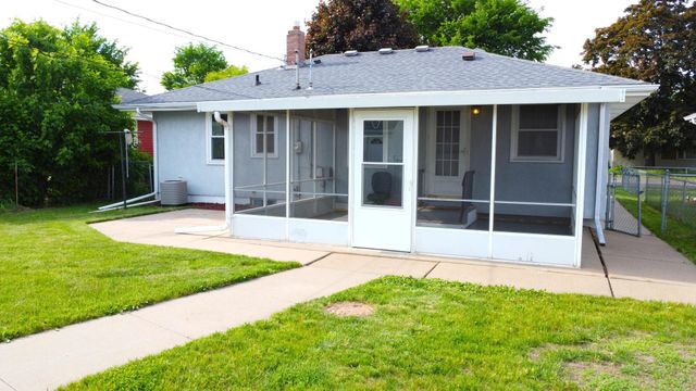 1640 Montana Avenue E, Saint Paul, MN 55106