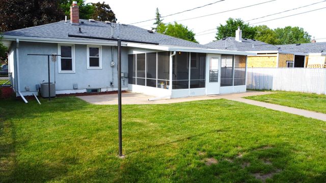 1640 Montana Avenue E, Saint Paul, MN 55106