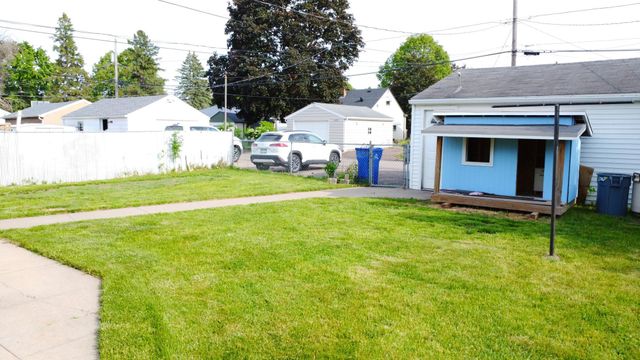 1640 Montana Avenue E, Saint Paul, MN 55106
