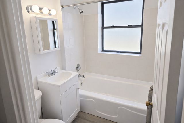 6716 S Merrill Avenue 3E, Chicago, IL 60649