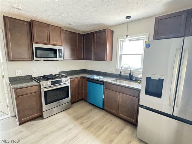 29516 Cresthaven Drive, Willowick, OH 44095