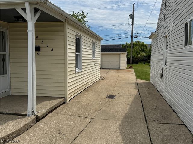 29516 Cresthaven Drive, Willowick, OH 44095