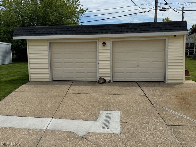 29516 Cresthaven Drive, Willowick, OH 44095