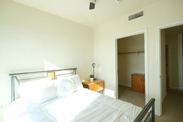 423 7th Street 901, Oakland, CA 94607