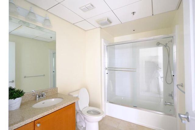 423 7th Street 901, Oakland, CA 94607