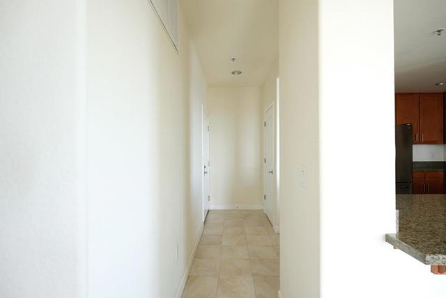 423 7th Street 901, Oakland, CA 94607