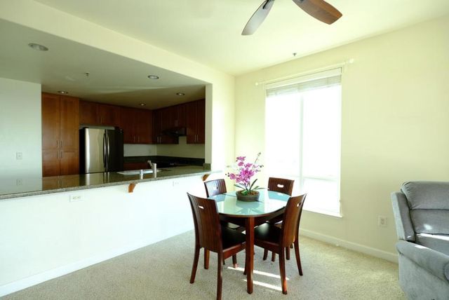 423 7th Street 901, Oakland, CA 94607