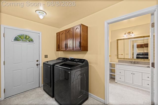 2240 Morrish Street, Burton, MI 48519