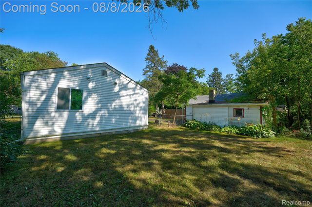 2240 Morrish Street, Burton, MI 48519