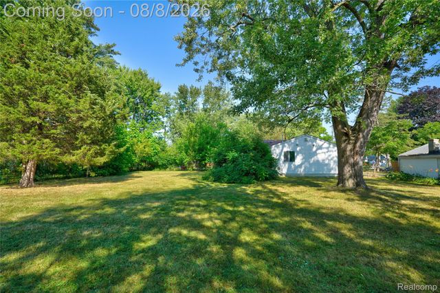 2240 Morrish Street, Burton, MI 48519