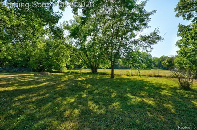 2240 Morrish Street, Burton, MI 48519