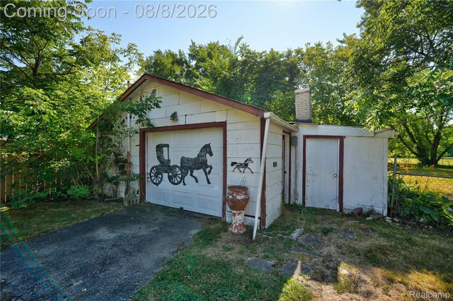2240 Morrish Street, Burton, MI 48519