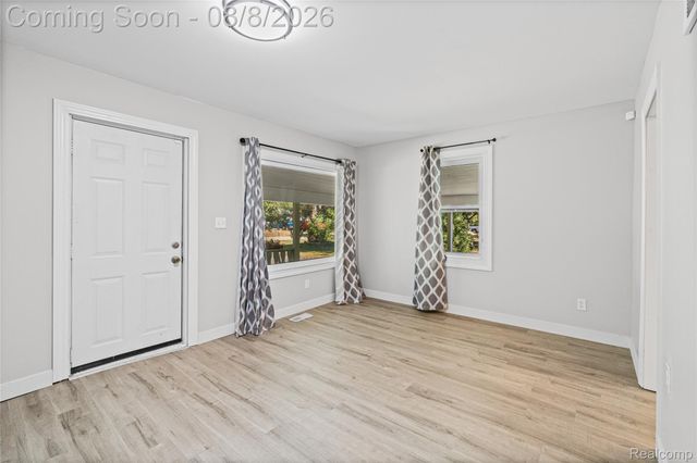 2240 Morrish Street, Burton, MI 48519