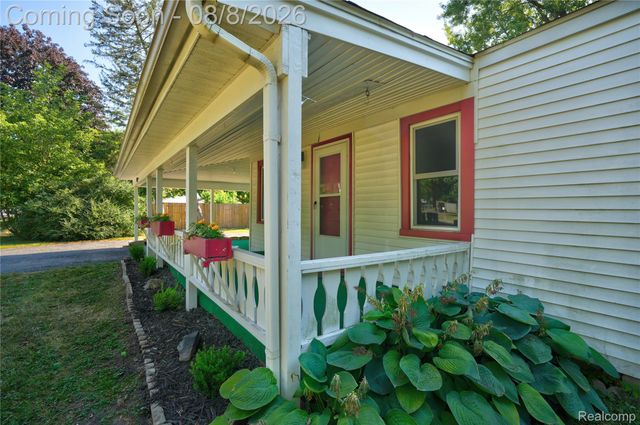 2240 Morrish Street, Burton, MI 48519