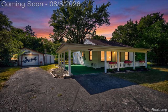 2240 Morrish Street, Burton, MI 48519