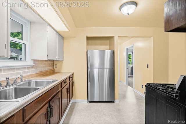 2240 Morrish Street, Burton, MI 48519