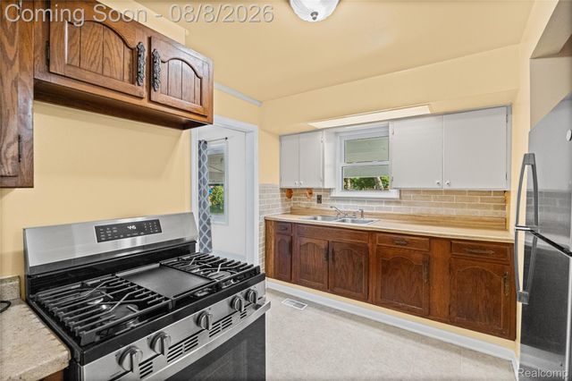 2240 Morrish Street, Burton, MI 48519