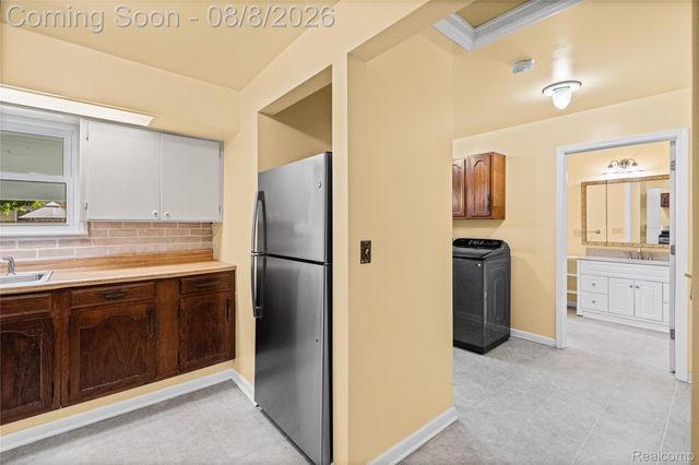 2240 Morrish Street, Burton, MI 48519