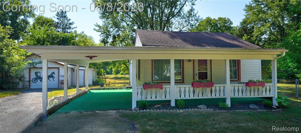 2240 Morrish Street, Burton, MI 48519