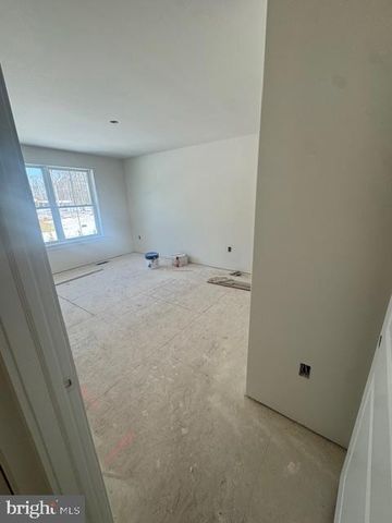 2075 FLINT HILL RD, Coopersburg, PA 18036