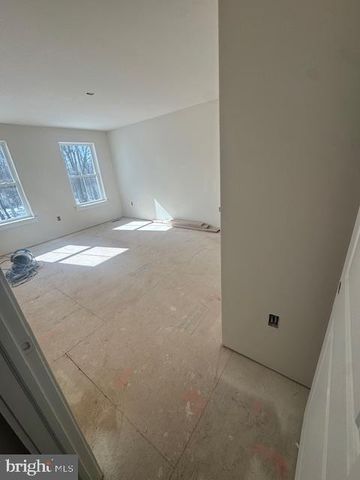 2075 FLINT HILL RD, Coopersburg, PA 18036