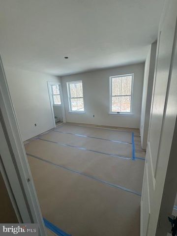 2075 FLINT HILL RD, Coopersburg, PA 18036