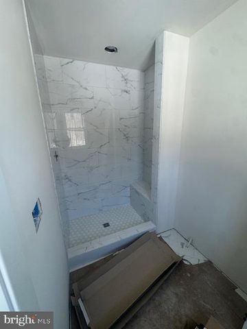 2075 FLINT HILL RD, Coopersburg, PA 18036