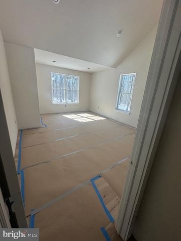 2075 FLINT HILL RD, Coopersburg, PA 18036