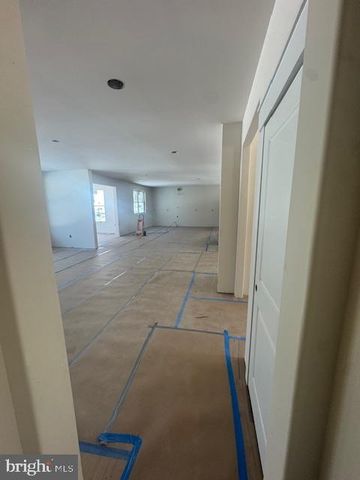 2075 FLINT HILL RD, Coopersburg, PA 18036