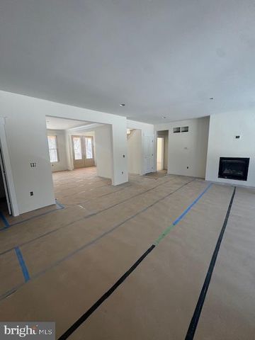 2075 FLINT HILL RD, Coopersburg, PA 18036