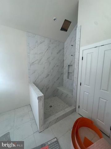 2075 FLINT HILL RD, Coopersburg, PA 18036