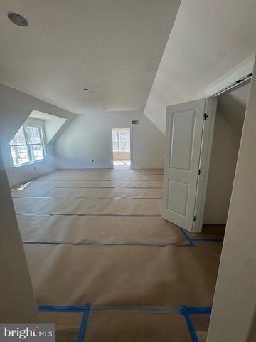 2075 FLINT HILL RD, Coopersburg, PA 18036