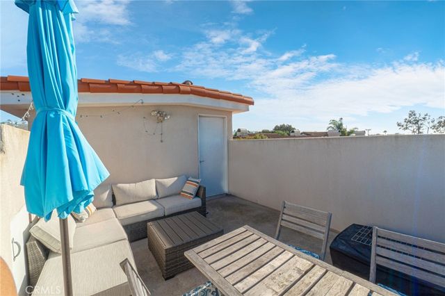 413 N Elena Avenue C, Redondo Beach, CA 90277