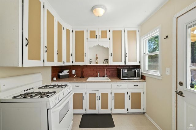 1109 Pierre Street, Manhattan, KS 66502