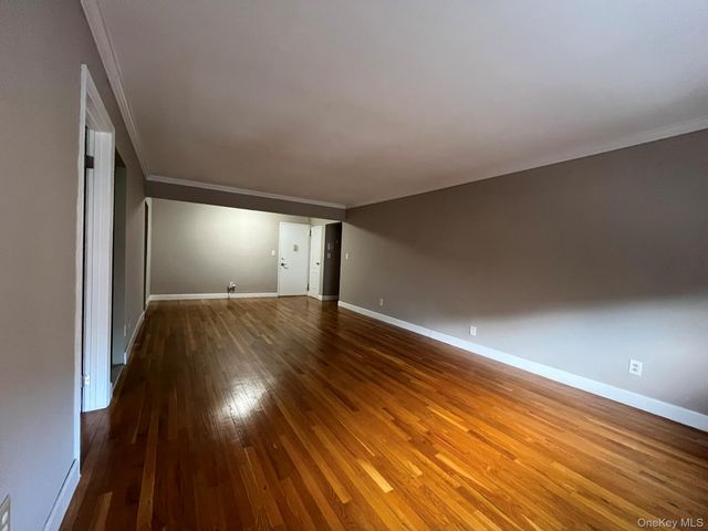 101 Jackson Avenue 2G, Mineola, NY 11501