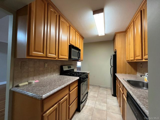 101 Jackson Avenue 2G, Mineola, NY 11501