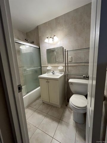 101 Jackson Avenue 2G, Mineola, NY 11501