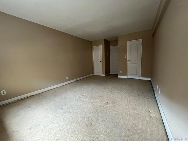 101 Jackson Avenue 2G, Mineola, NY 11501