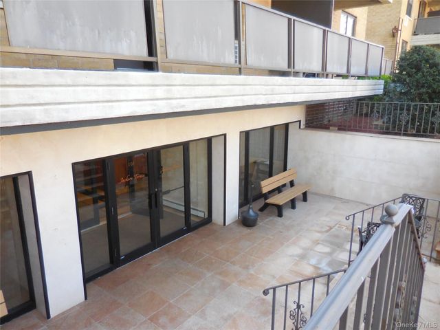 101 Jackson Avenue 2G, Mineola, NY 11501