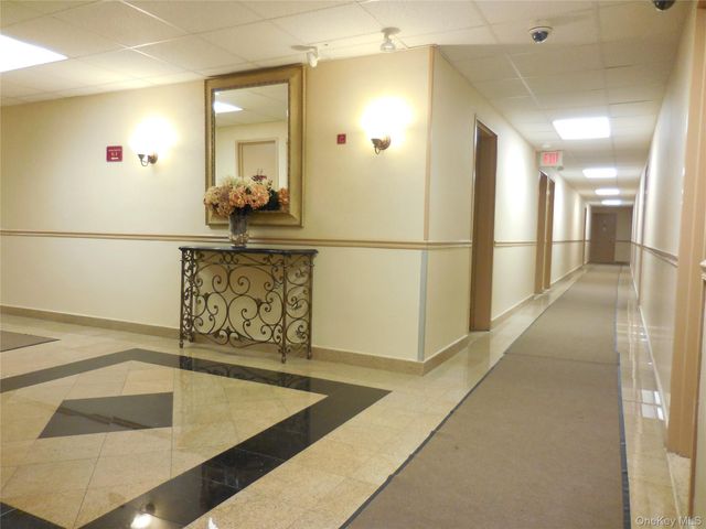 101 Jackson Avenue 2G, Mineola, NY 11501
