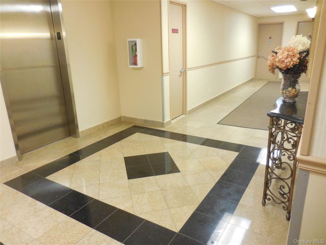 101 Jackson Avenue 2G, Mineola, NY 11501